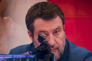 Tagli alle metropolitane di Roma, Milano e Napoli: Tajani contro Salvini